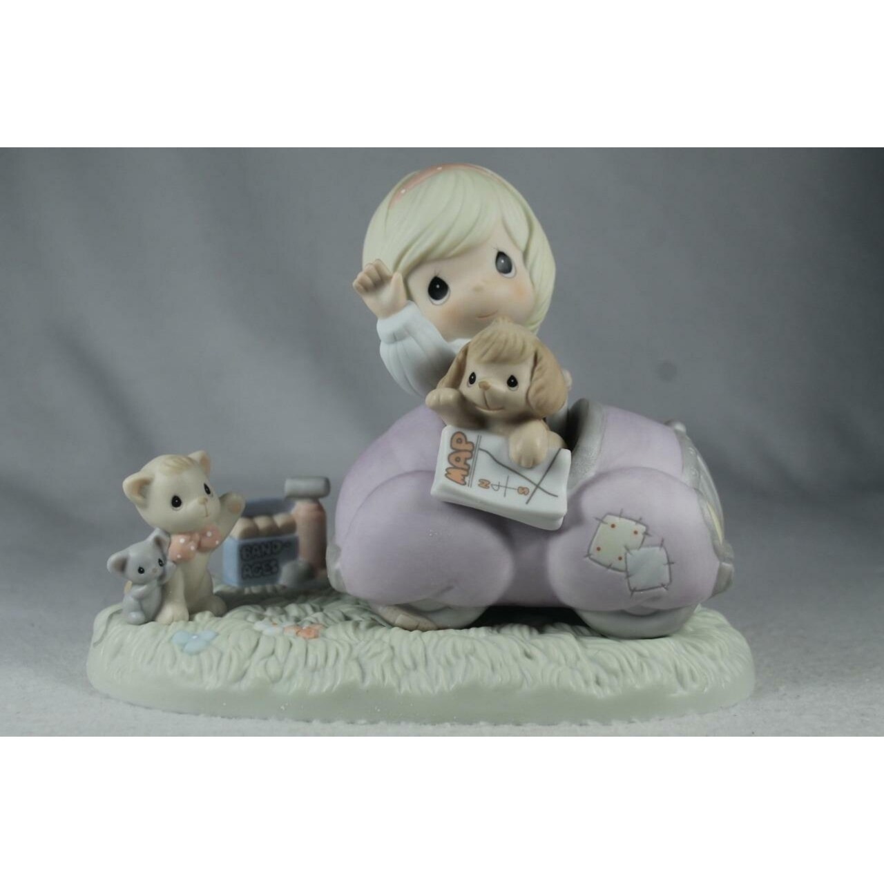 Precious Moments Friends Help Us Keep Moving On - Pm0051 Collector Club